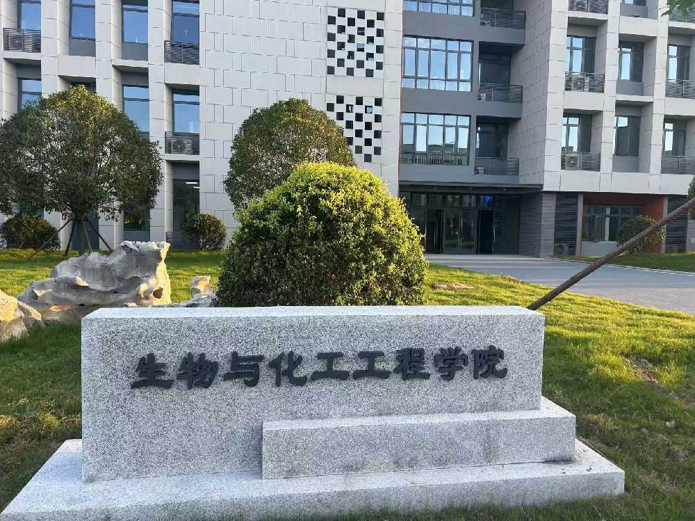 七里河区扬州职业大学体育场高杆灯项目